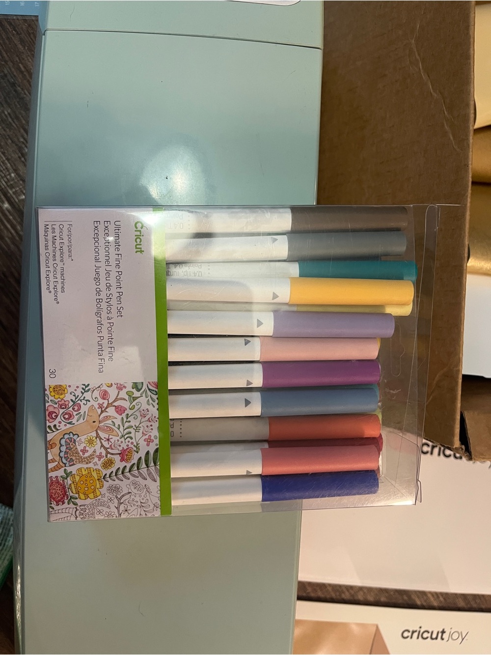 Cricut Explore Air 2 Cutting Machine in Mint with Vinyl and Mats - Picture 6 of 8
